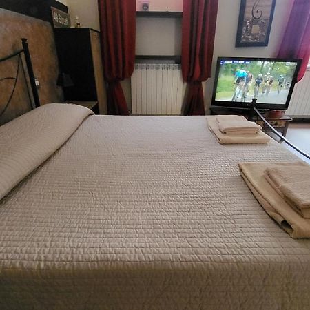 Saint Martin'S House Apartment Vigevano Bagian luar foto