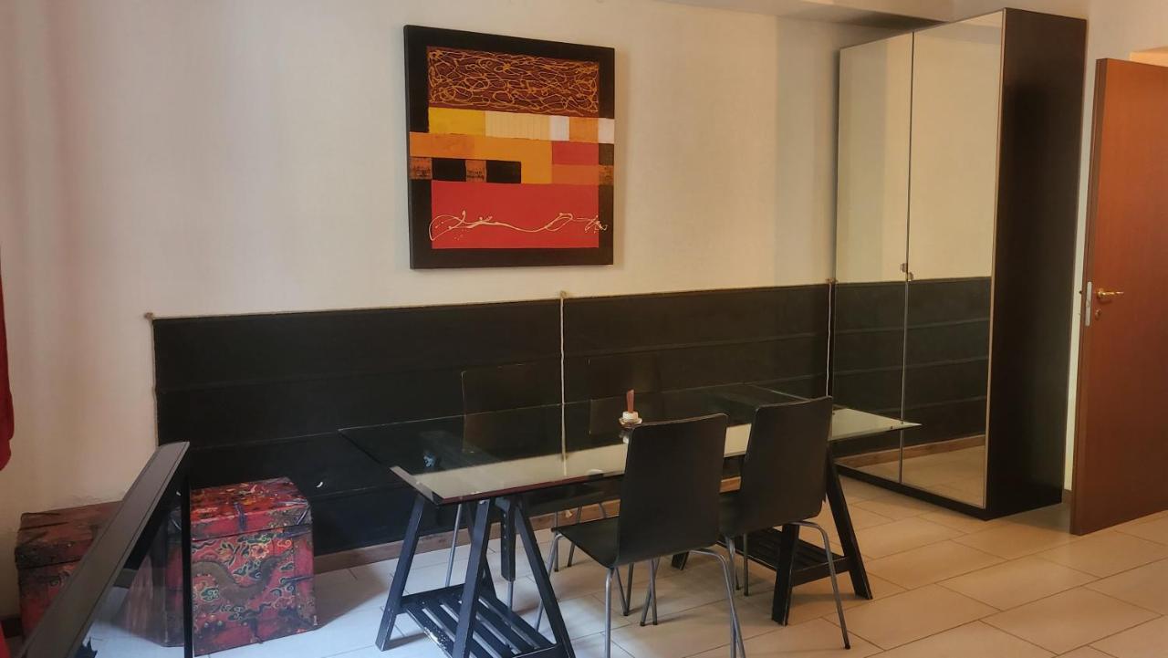 Saint Martin'S House Apartment Vigevano Bagian luar foto