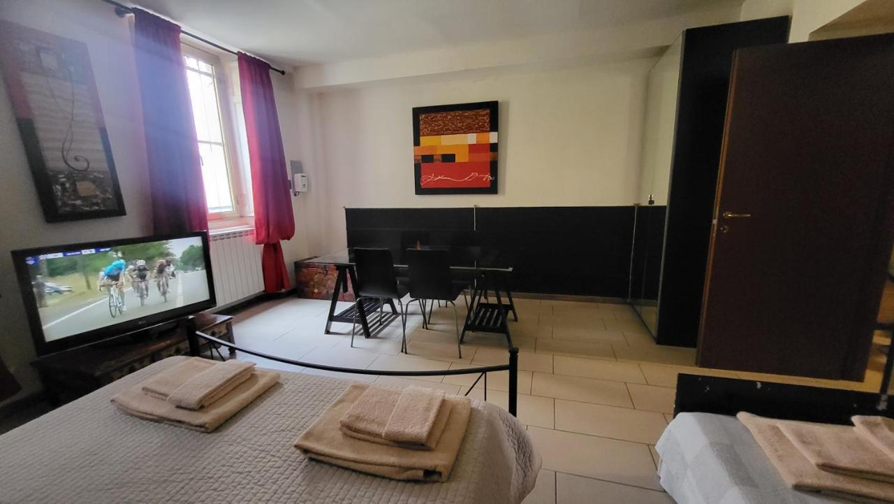 Saint Martin'S House Apartment Vigevano Bagian luar foto