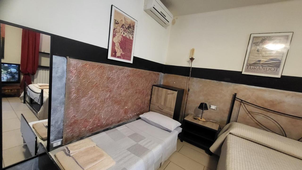 Saint Martin'S House Apartment Vigevano Bagian luar foto