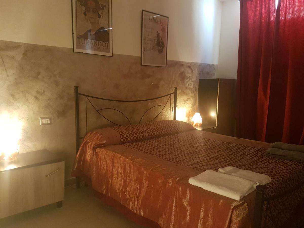 Saint Martin'S House Apartment Vigevano Bagian luar foto